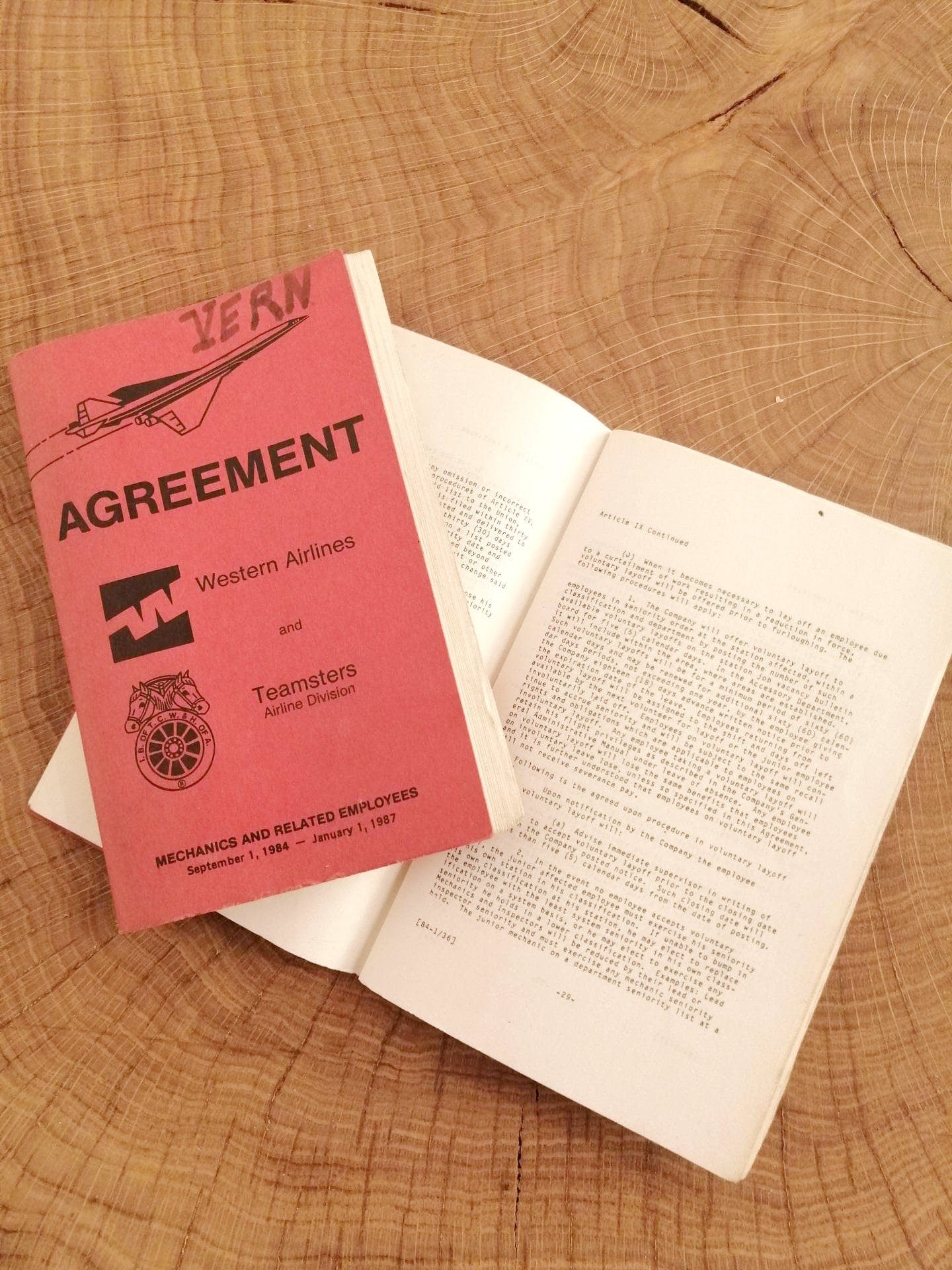 Lot of 2 Books 1980s Western Airlines Mechanics Teamsters Union Agreement Employee Handbook