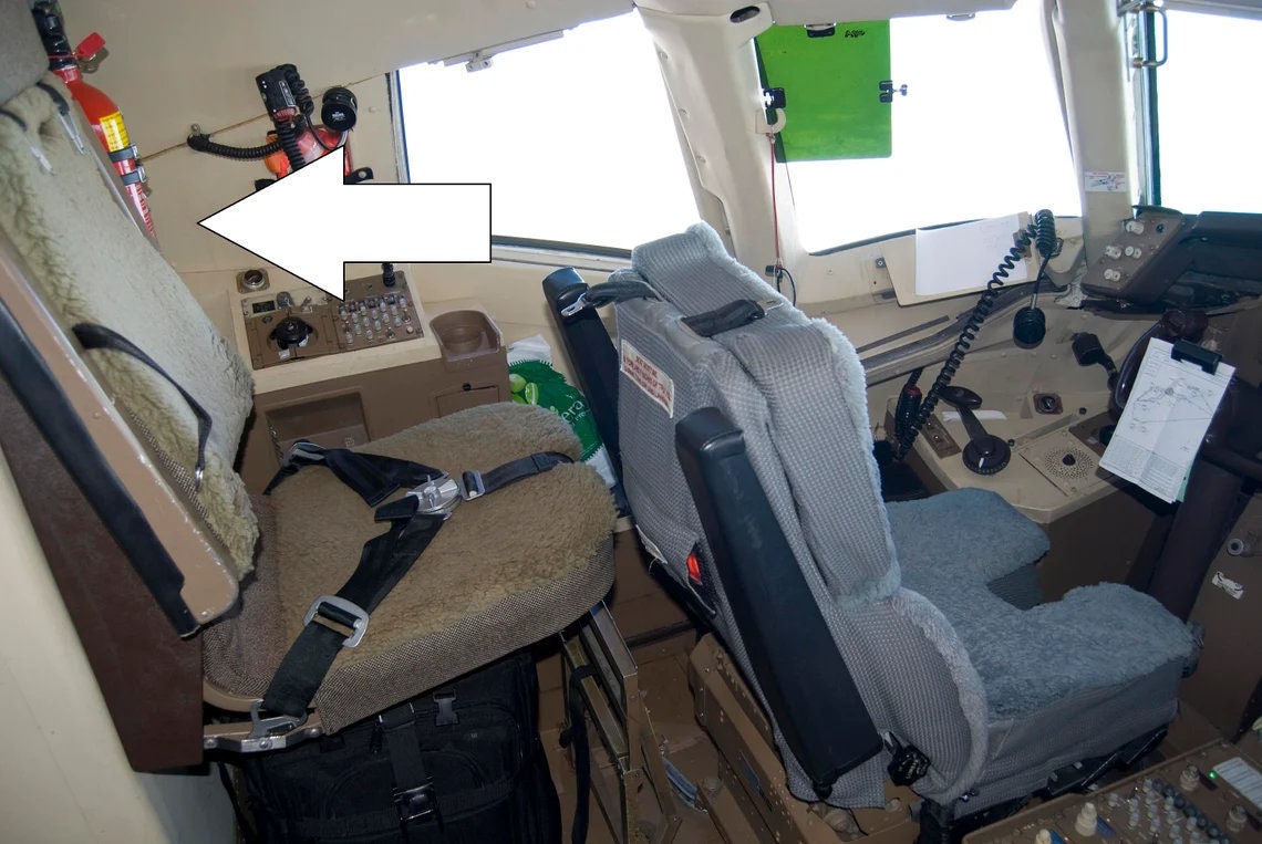 Boeing 757 United Airlines Aircraft Cockpit Observer Seat