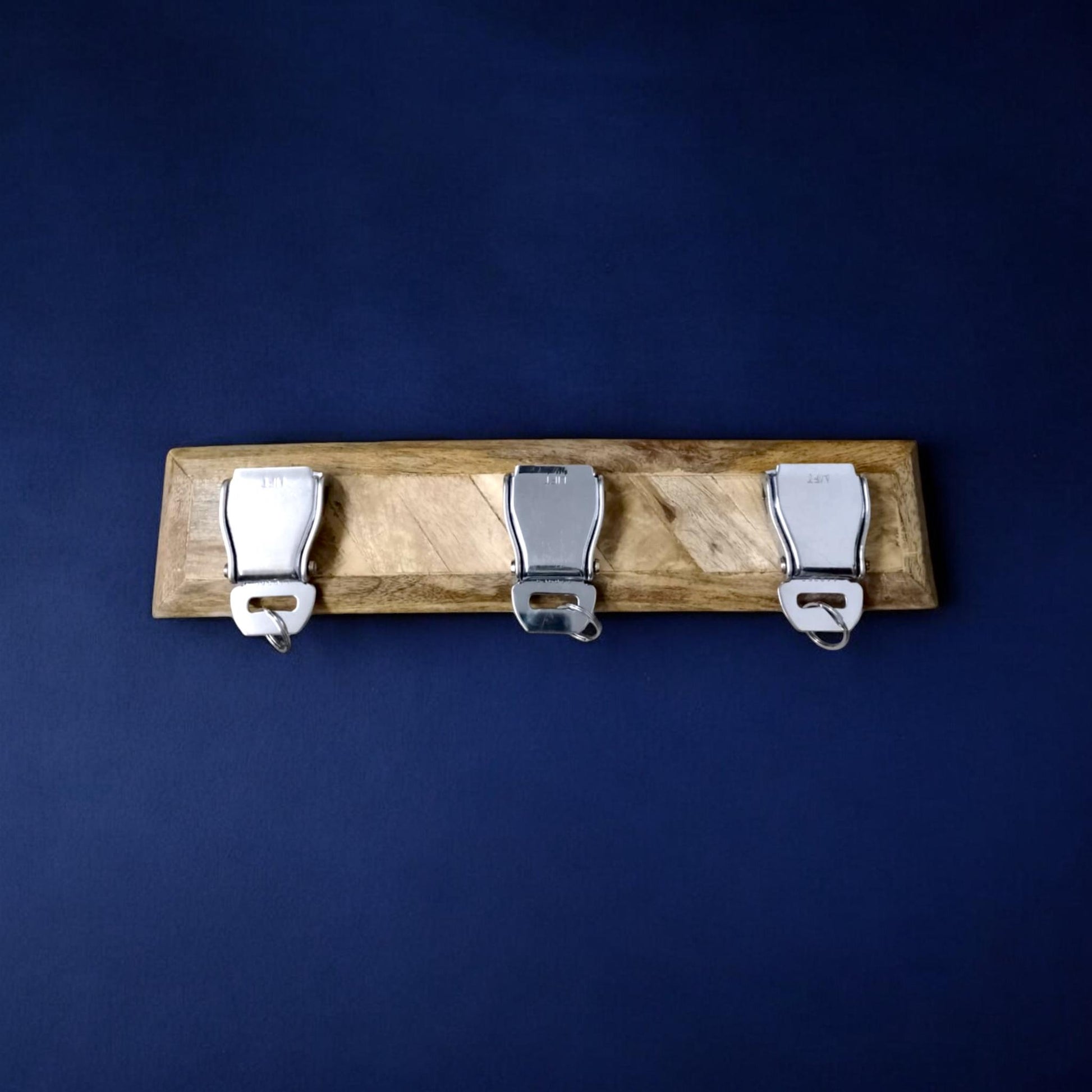 Virgin Atlantic Boeing 747 Seatbelt Key Rack – Authentic Aviation Wall Hanger | Aircraft Memorabilia | Mango Wood | Jet Age Decor