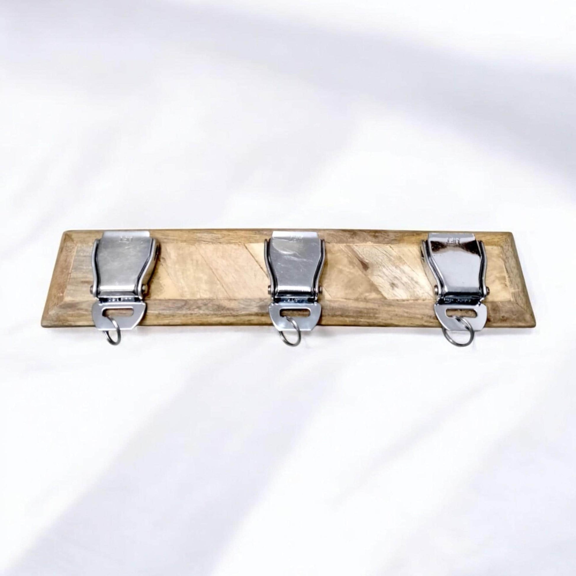 Virgin Atlantic Boeing 747 Seatbelt Key Rack – Authentic Aviation Wall Hanger | Aircraft Memorabilia | Mango Wood | Jet Age Decor