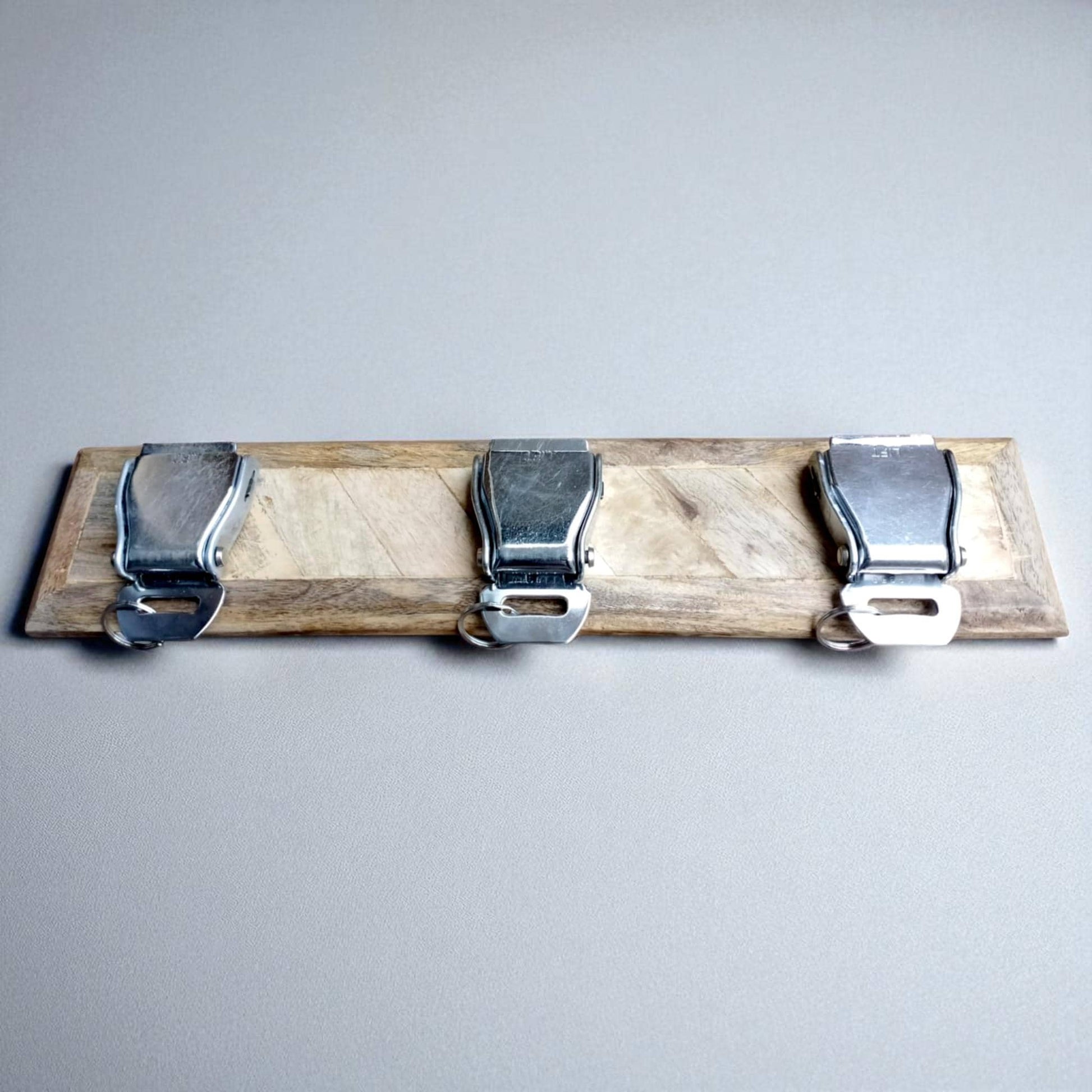Virgin Atlantic Boeing 747 Seatbelt Key Rack – Authentic Aviation Wall Hanger | Aircraft Memorabilia | Mango Wood | Jet Age Decor