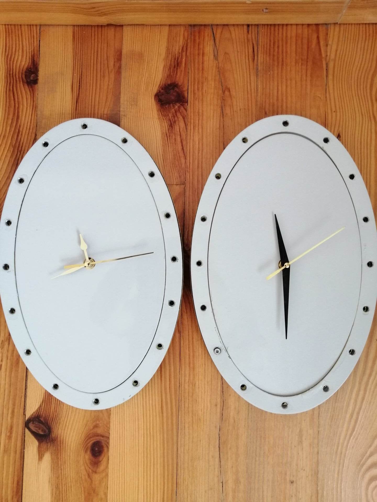 Aviation Wall Clock, Standing Clock, Made of Boeing 737 Fuel Tank Door Panel - B737 - D-AWBC SAS / Privatair