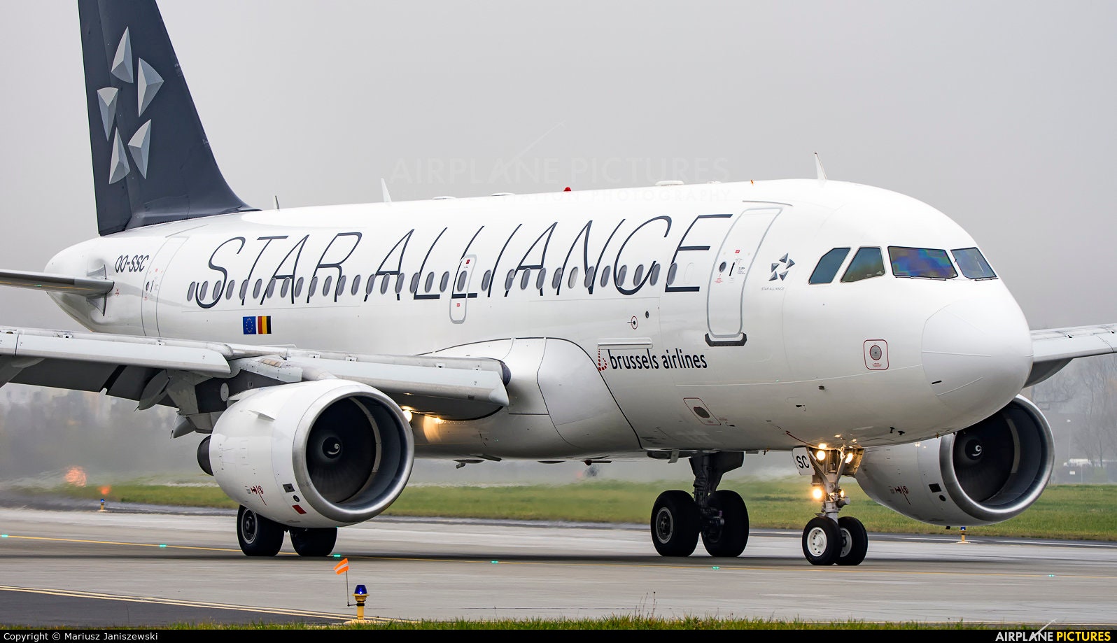 Brussels Airlines Airbus A319 OO-SSC Access Door, Aviation, Aircraft Fuselage, Sabena