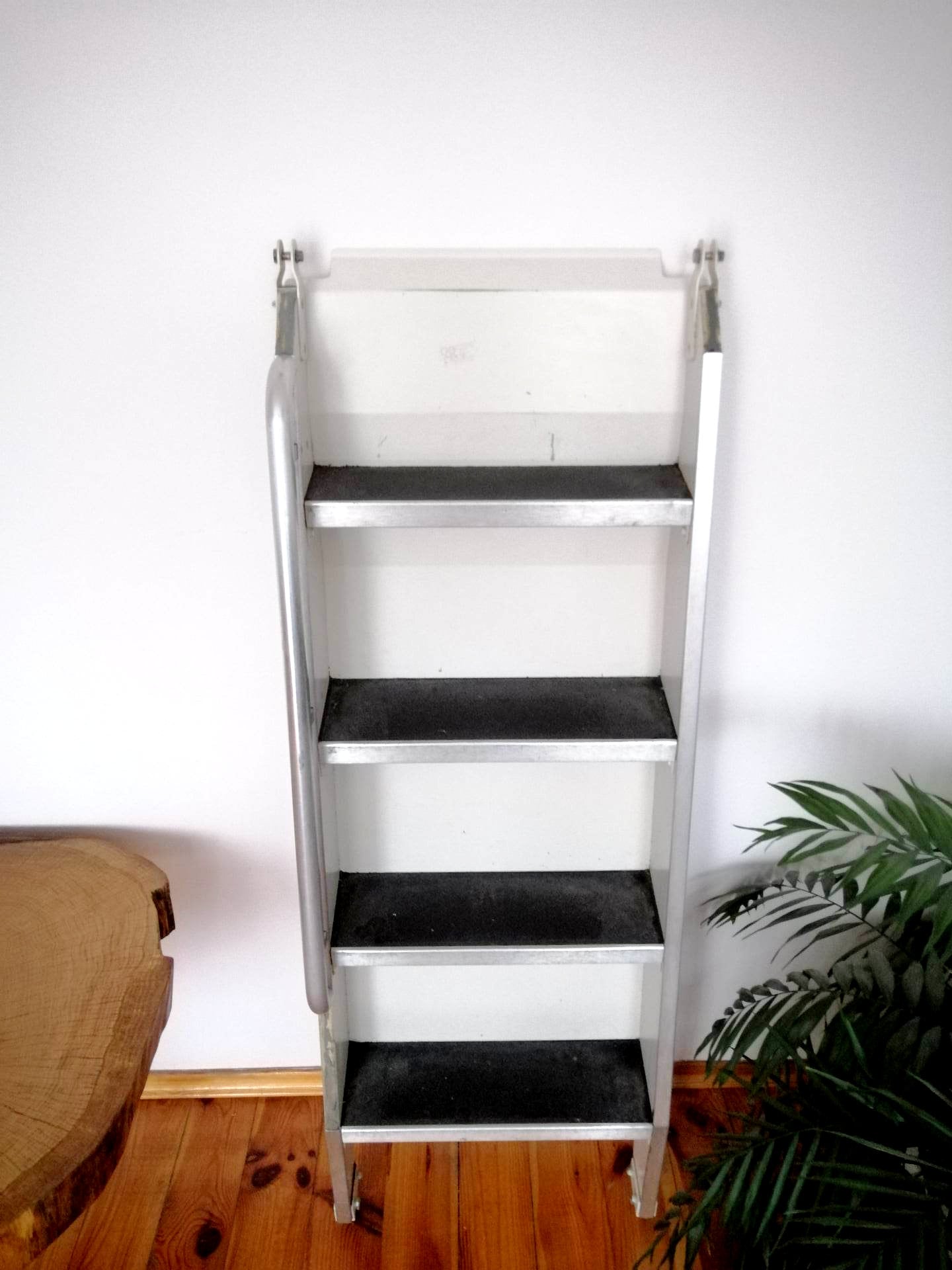 British Airways Boeing 747 G-BYGD Crew Rest Stairs | Aviation Display Shelf Racks | Aviation Furnitures