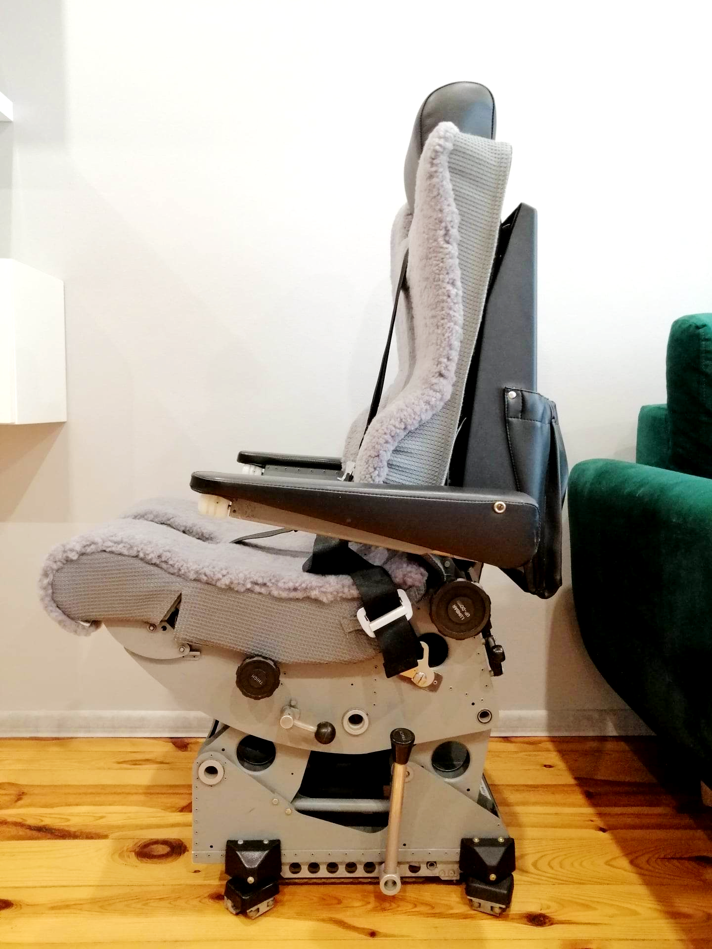 Original Boeing 747 Pilot Seat Southern Air | IPECO | Office Desk Chair | Upcycled Aviation Furnitures