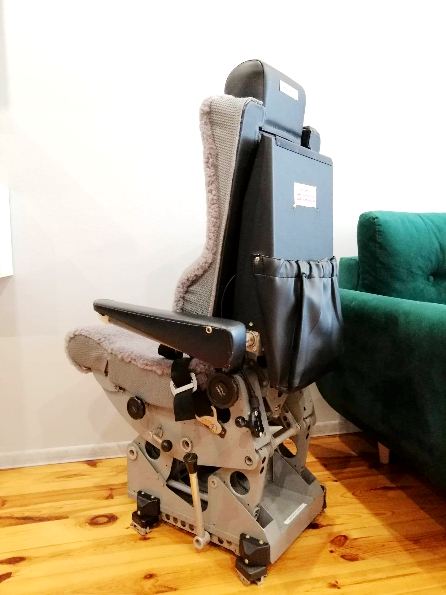 Original Boeing 747 Pilot Seat Southern Air | IPECO | Office Desk Chair | Upcycled Aviation Furnitures