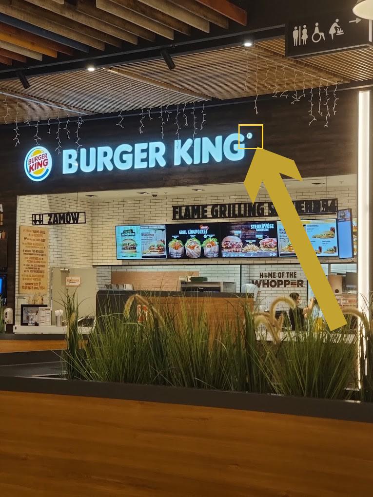 In the photo, we are adding an image of the Burger King restaurant and the exact same sign that we are selling, which was taken from the restaurant that closed in Warsaw a few years ago.